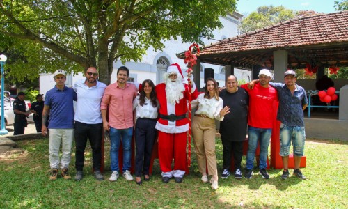 Crianças de São José do Turvo recebem visita do Papai Noel
